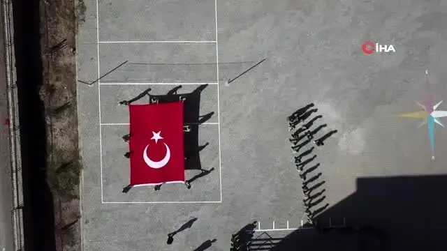 Ahlatlı öğrencilerden Mehmetçik'e destek Ahlatlı öğrencilerden Mehmetçik'e destek