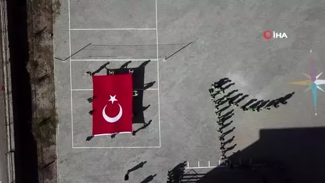 Ahlatlı öğrencilerden Mehmetçik'e destek Ahlatlı öğrencilerden Mehmetçik'e destek
