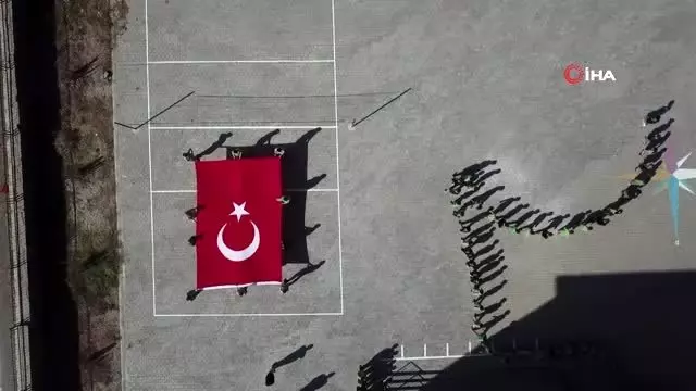 Ahlatlı öğrencilerden Mehmetçik'e destek Ahlatlı öğrencilerden Mehmetçik'e destek