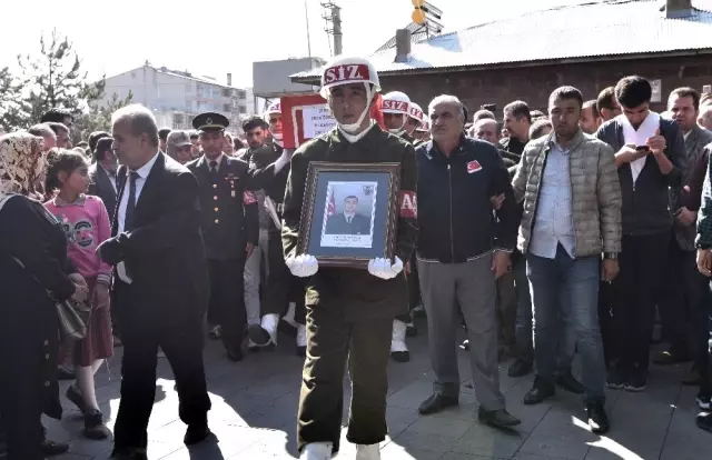 Ahlatlı şehit son yolculuğuna uğurlandı Ahlatlı şehit son yolculuğuna uğurlandı