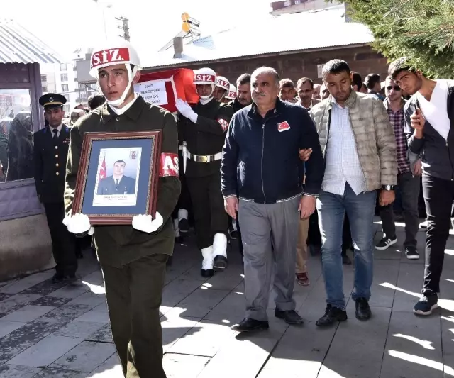Ahlatlı şehit son yolculuğuna uğurlandı Ahlatlı şehit son yolculuğuna uğurlandı