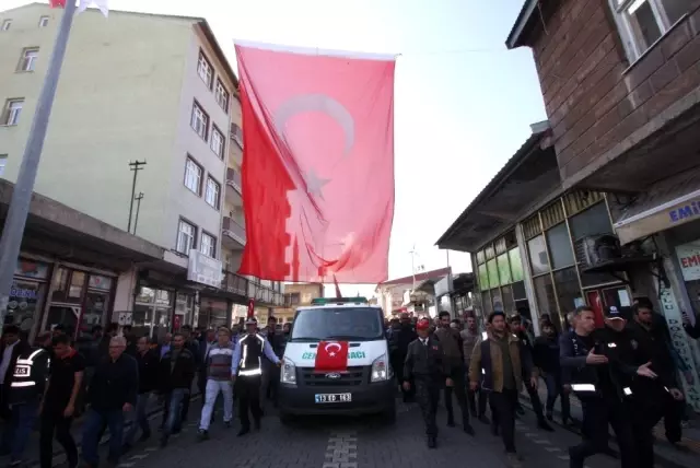 Ahlatlı şehit son yolculuğuna uğurlandı Ahlatlı şehit son yolculuğuna uğurlandı