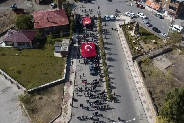 Ahlatlı şehit son yolculuğuna uğurlandı Ahlatlı şehit son yolculuğuna uğurlandı