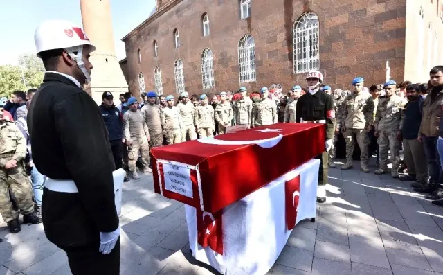 Ahlatlı şehit son yolculuğuna uğurlandı Ahlatlı şehit son yolculuğuna uğurlandı