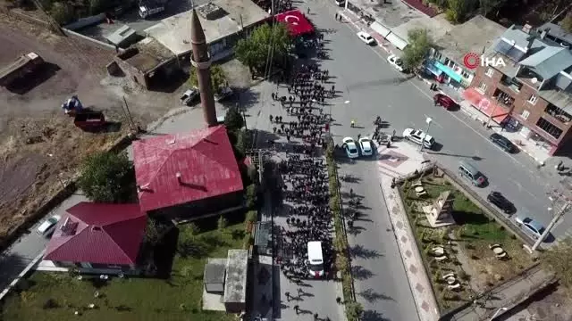 Ahlatlı şehit son yolculuğuna uğurlandı Ahlatlı şehit son yolculuğuna uğurlandı