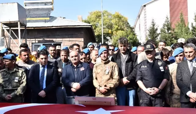 Ahlatlı şehit son yolculuğuna uğurlandı Ahlatlı şehit son yolculuğuna uğurlandı