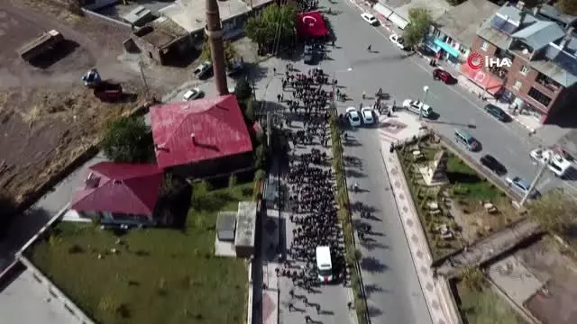 Ahlatlı şehit son yolculuğuna uğurlandı Ahlatlı şehit son yolculuğuna uğurlandı
