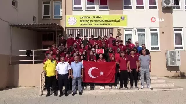 Alanyalı öğrencilerden Mehmetçiğe moral mektubu Alanyalı öğrencilerden Mehmetçiğe moral mektubu
