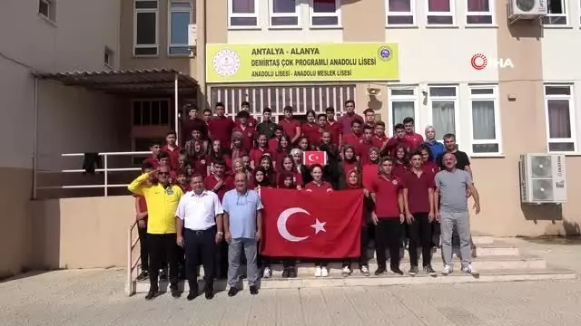 Alanyalı öğrencilerden Mehmetçiğe moral mektubu Alanyalı öğrencilerden Mehmetçiğe moral mektubu