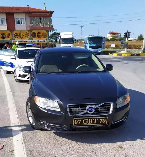 Alkollü sürücü, vali yardımcısının bulunduğu otomobile çarptı Alkollü sürücü, vali yardımcısının bulunduğu otomobile çarptı