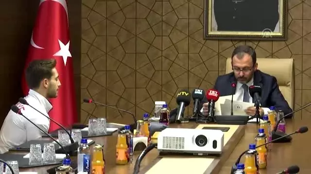 Bakan Kasapoğlu, başarılı cimnastikçileri kabul etti Bakan Kasapoğlu, başarılı cimnastikçileri kabul etti