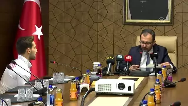 Bakan Kasapoğlu, başarılı cimnastikçileri kabul etti Bakan Kasapoğlu, başarılı cimnastikçileri kabul etti