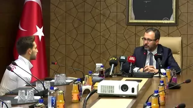 Bakan Kasapoğlu, başarılı cimnastikçileri kabul etti Bakan Kasapoğlu, başarılı cimnastikçileri kabul etti