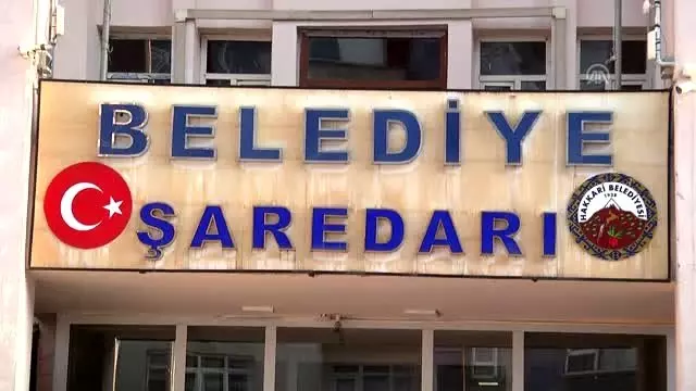 'Belediyemizin kaynakları terör örgütlerine, işbirlikçilerine peşkeş çekilmeyecek' 'Belediyemizin kaynakları terör örgütlerine, işbirlikçilerine peşkeş çekilmeyecek'