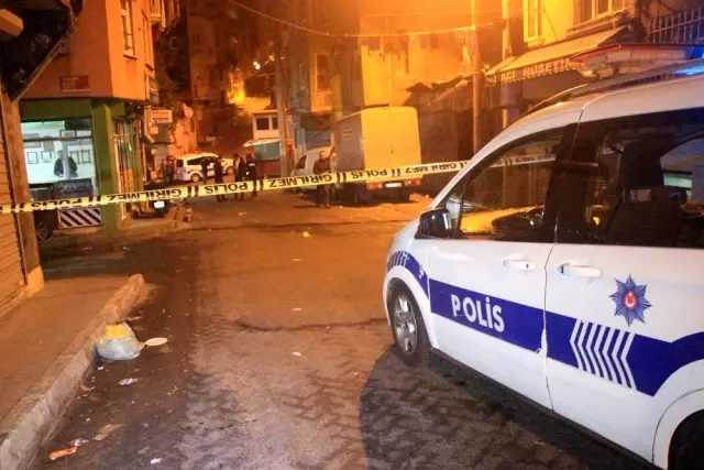 Beyoğlu'nda tartışmada silahlar konuştu: 1 yaralı Beyoğlu'nda tartışmada silahlar konuştu: 1 yaralı