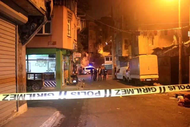Beyoğlu'nda tartışmada silahlar konuştu: 1 yaralı Beyoğlu'nda tartışmada silahlar konuştu: 1 yaralı