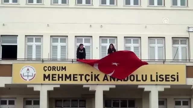 Bin 200 öğrenciden Mehmetçiğe 'komando andı' ile selam Bin 200 öğrenciden Mehmetçiğe 'komando andı' ile selam