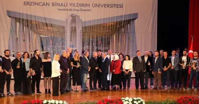 Binali Yıldırım: 'İşin sıkı olduğunu görünce tıpış tıpış geldiler bütün şartları kabul edip dönüp... Binali Yıldırım: 'İşin sıkı olduğunu görünce tıpış tıpış geldiler bütün şartları kabul edip dönüp...