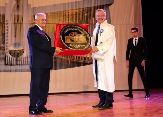Binali Yıldırım: 'İşin sıkı olduğunu görünce tıpış tıpış geldiler bütün şartları kabul edip dönüp... Binali Yıldırım: 'İşin sıkı olduğunu görünce tıpış tıpış geldiler bütün şartları kabul edip dönüp...