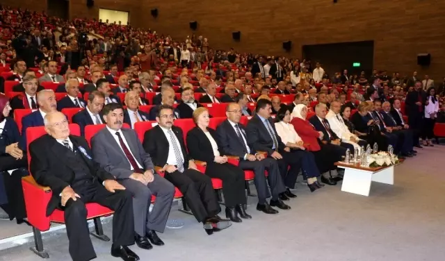 Binali Yıldırım: 'İşin sıkı olduğunu görünce tıpış tıpış geldiler bütün şartları kabul edip dönüp... Binali Yıldırım: 'İşin sıkı olduğunu görünce tıpış tıpış geldiler bütün şartları kabul edip dönüp...
