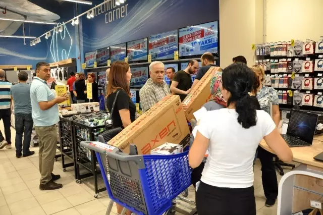 CarrefourSA efsanesi, İzmir'e geri döndü CarrefourSA efsanesi, İzmir'e geri döndü