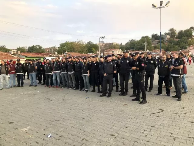 Çorlu'da polisten uyuşturucu madde satıcılarına operasyon Çorlu'da polisten uyuşturucu madde satıcılarına operasyon