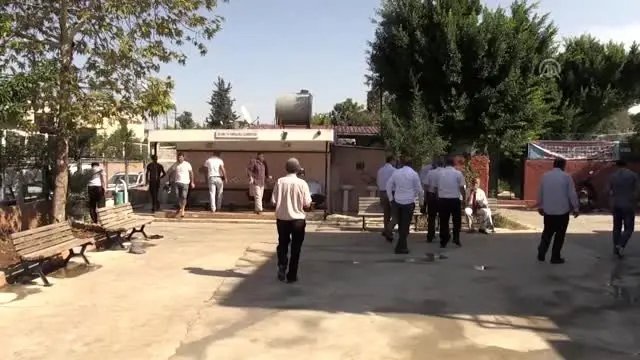 Cuma hutbesi ve vaazını sinevizyonla veriyor Cuma hutbesi ve vaazını sinevizyonla veriyor