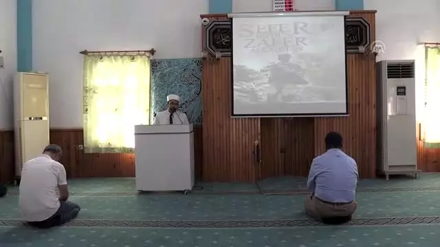 Cuma hutbesi ve vaazını sinevizyonla veriyor Cuma hutbesi ve vaazını sinevizyonla veriyor