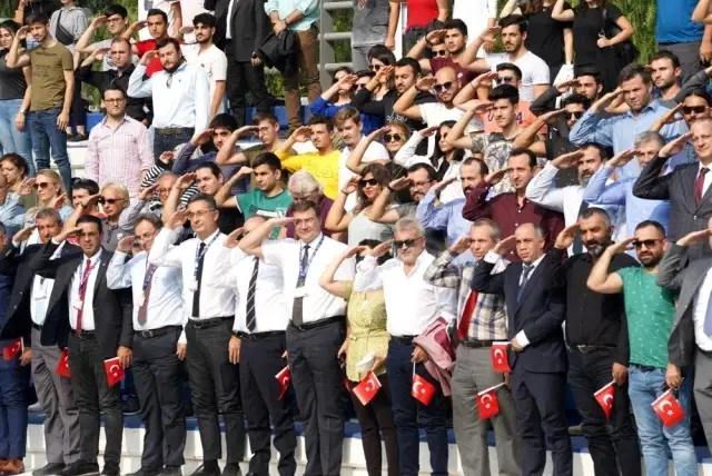 Ege Üniversitesi ailesi Mehmetçiğe 'asker selamıyla' destek verdi Ege Üniversitesi ailesi Mehmetçiğe 'asker selamıyla' destek verdi