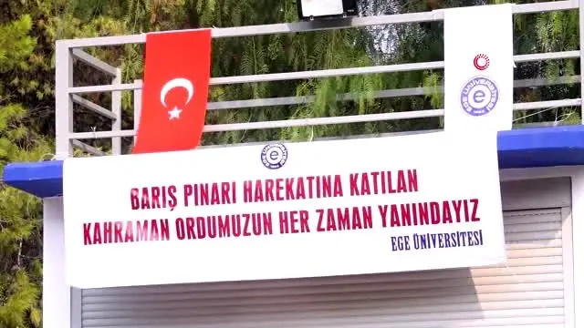 Ege Üniversitesi ailesi Mehmetçiğe 'asker selamıyla' destek verdi Ege Üniversitesi ailesi Mehmetçiğe 'asker selamıyla' destek verdi