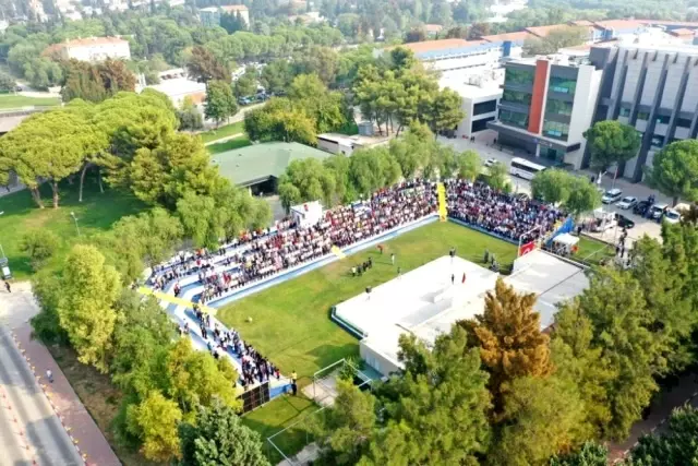 Ege Üniversitesi ailesi Mehmetçiğe 'asker selamıyla' destek verdi Ege Üniversitesi ailesi Mehmetçiğe 'asker selamıyla' destek verdi