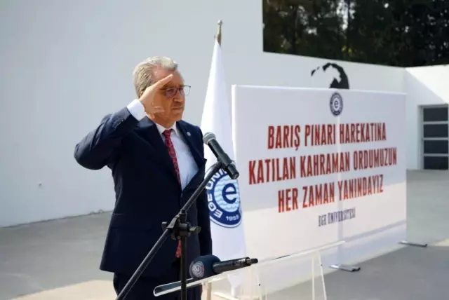Ege Üniversitesi ailesi Mehmetçiğe 'asker selamıyla' destek verdi Ege Üniversitesi ailesi Mehmetçiğe 'asker selamıyla' destek verdi
