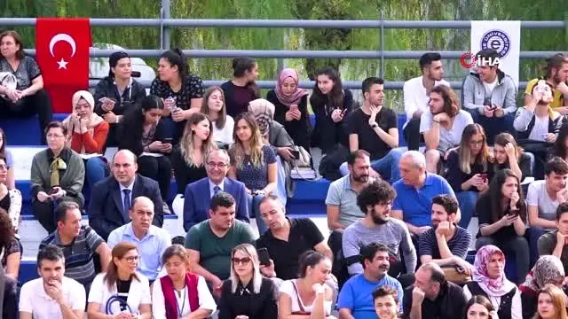 Ege Üniversitesi ailesi Mehmetçiğe 'asker selamıyla' destek verdi Ege Üniversitesi ailesi Mehmetçiğe 'asker selamıyla' destek verdi