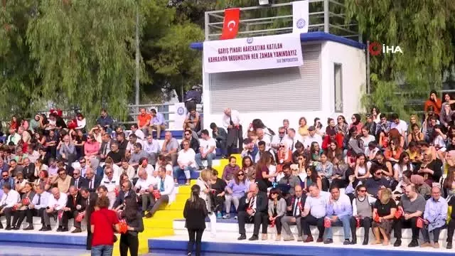 Ege Üniversitesi ailesi Mehmetçiğe 'asker selamıyla' destek verdi Ege Üniversitesi ailesi Mehmetçiğe 'asker selamıyla' destek verdi
