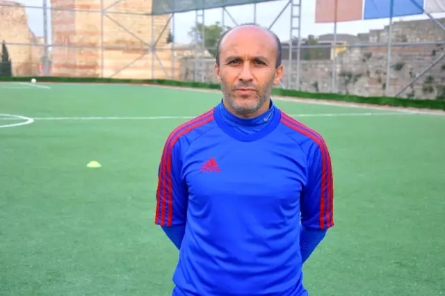 Eyüpsultan'ın tek kadın futbol takımı dört kategoride mücadele ediyor Eyüpsultan'ın tek kadın futbol takımı dört kategoride mücadele ediyor