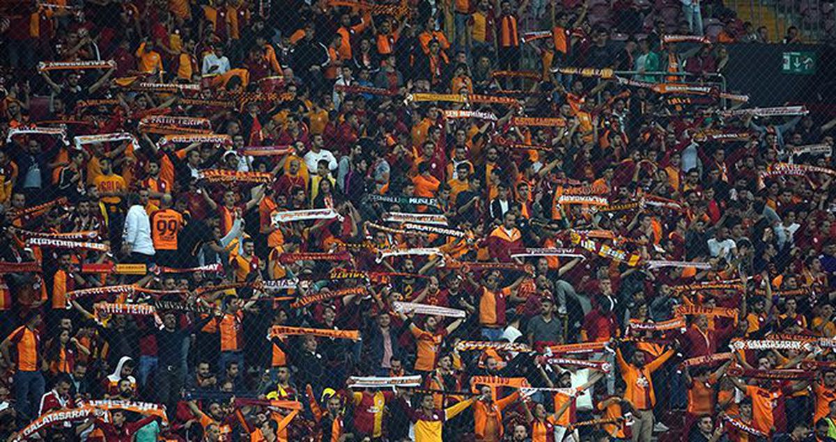Galatasaraylı taraftarlardan Barış Pınarı Harekatı'na destek