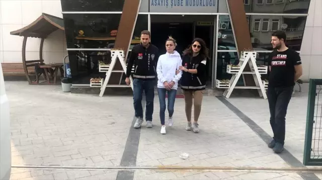 Gelin görümce fuhuş yaptırdığı iddiasıyla yakalandı Gelin görümce fuhuş yaptırdığı iddiasıyla yakalandı