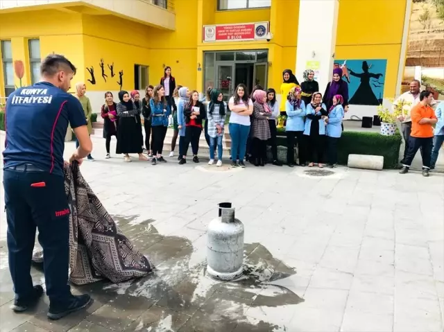 Hadim'de yurt öğrencileri yangın tatbikatı yaptı Hadim'de yurt öğrencileri yangın tatbikatı yaptı