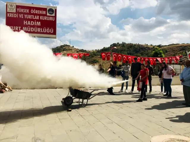 Hadim'de yurt öğrencileri yangın tatbikatı yaptı Hadim'de yurt öğrencileri yangın tatbikatı yaptı