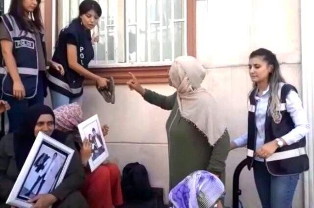 HDP önündeki aileler ile partililer arasında gerginlik
