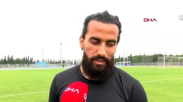 Hem futbolcu, hem kaptan, hem de teknik direktör1 Hem futbolcu, hem kaptan, hem de teknik direktör1