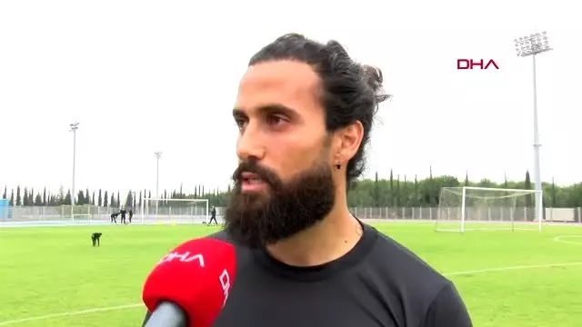 Hem futbolcu, hem kaptan, hem de teknik direktör! 2 Hem futbolcu, hem kaptan, hem de teknik direktör! 2