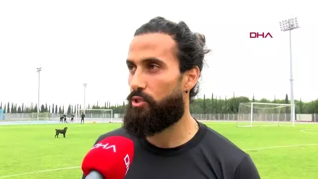 Hem futbolcu, hem kaptan, hem de teknik direktör! 2 Hem futbolcu, hem kaptan, hem de teknik direktör! 2