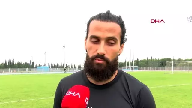 Hem futbolcu, hem kaptan, hem de teknik direktör1 Hem futbolcu, hem kaptan, hem de teknik direktör1
