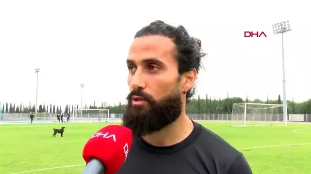Hem futbolcu, hem kaptan, hem de teknik direktör! 2 Hem futbolcu, hem kaptan, hem de teknik direktör! 2