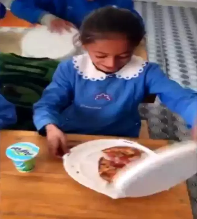 İlk defa pizza gören Iğdırlı çocuğun sorusu duygulandırdı İlk defa pizza gören Iğdırlı çocuğun sorusu duygulandırdı