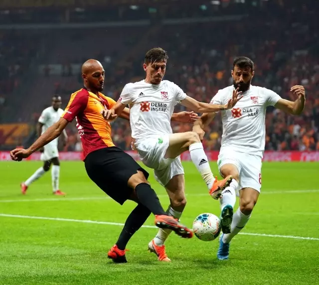 İlk yarıda 2 gol var İlk yarıda 2 gol var