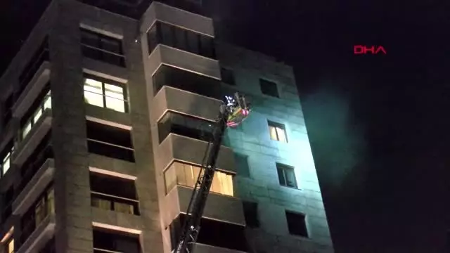 İstanbul-kadıköy'de yangın paniği; dumandan etkilenenler tahliye edildi
