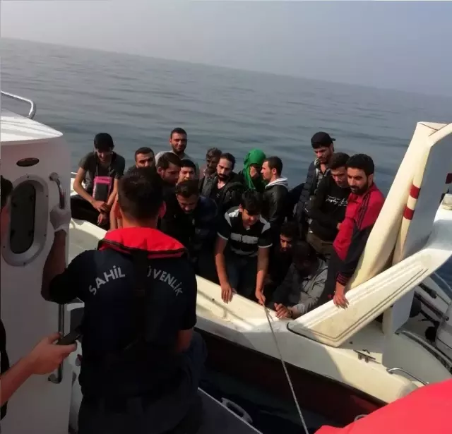 İzmir'de 405 kaçak göçmen yakalandı İzmir'de 405 kaçak göçmen yakalandı