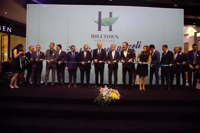 İzmir'in yeni alışveriş merkezi kapılarını açtı